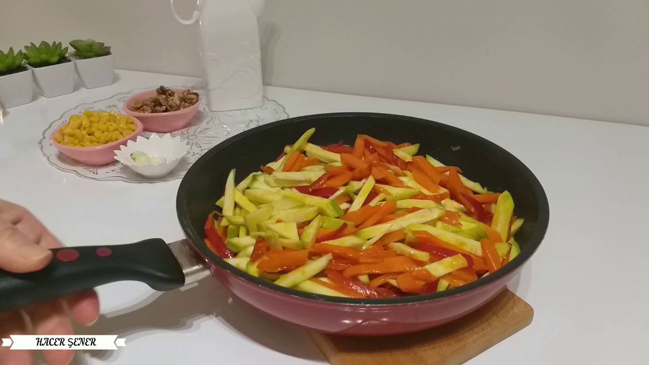 RENKLERİN VE YOĞURDUN UYUMU /SAĞLIKLI BİR SALATA/JÜLYEN SEBZE SALATASI