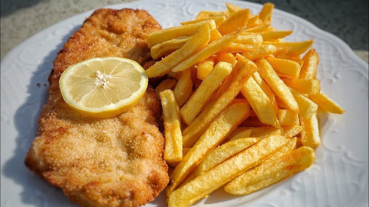 Oml&oacute;s R&aacute;ntott Csirkemell Elk&eacute;sz&iacute;t&eacute;se |  Chicken schnitzel