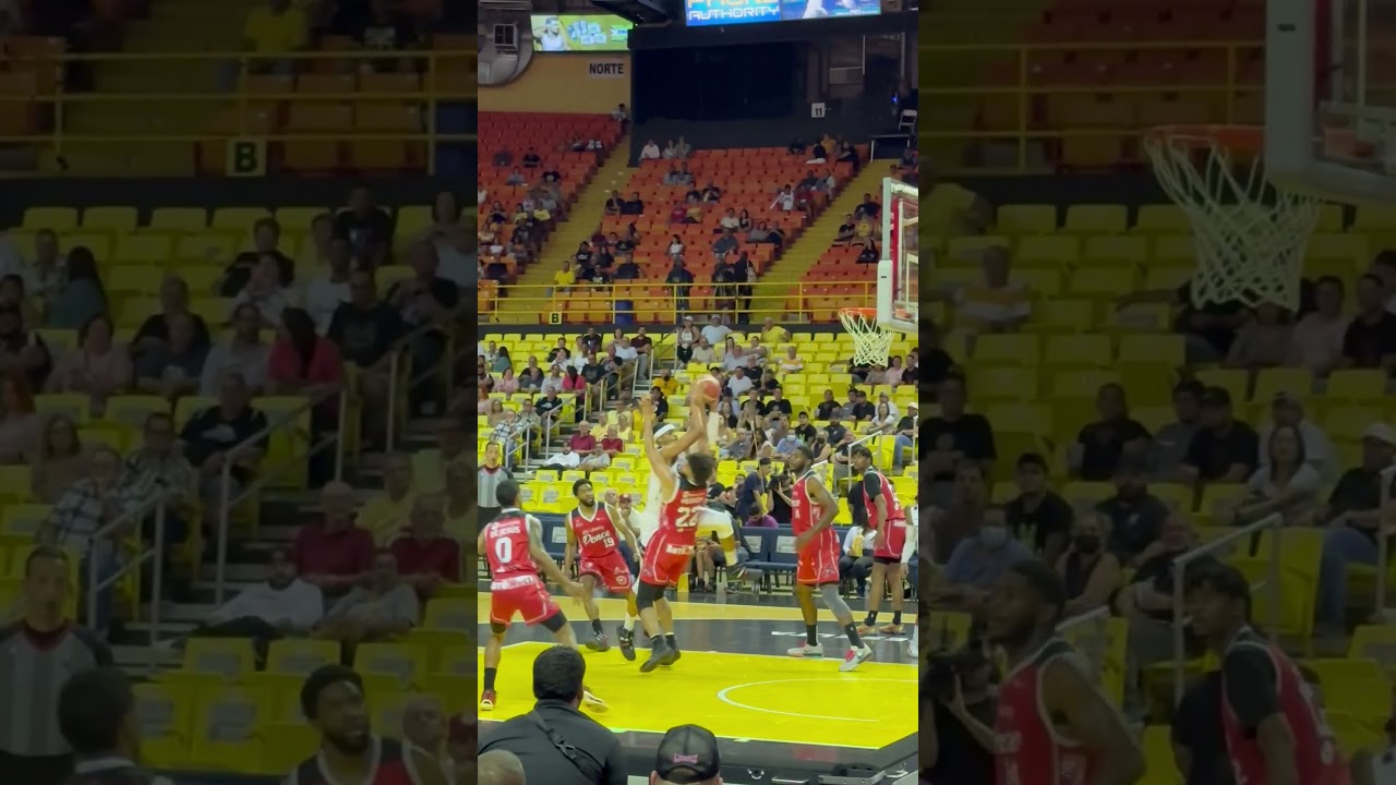 Devon Collier charging foul
