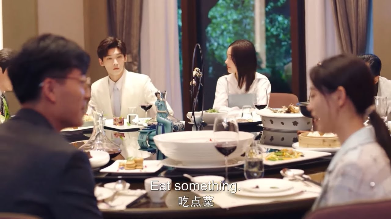 Seeing another guy tried to flirt with his Wife, jealous President couldn't sit beside ex anymore!