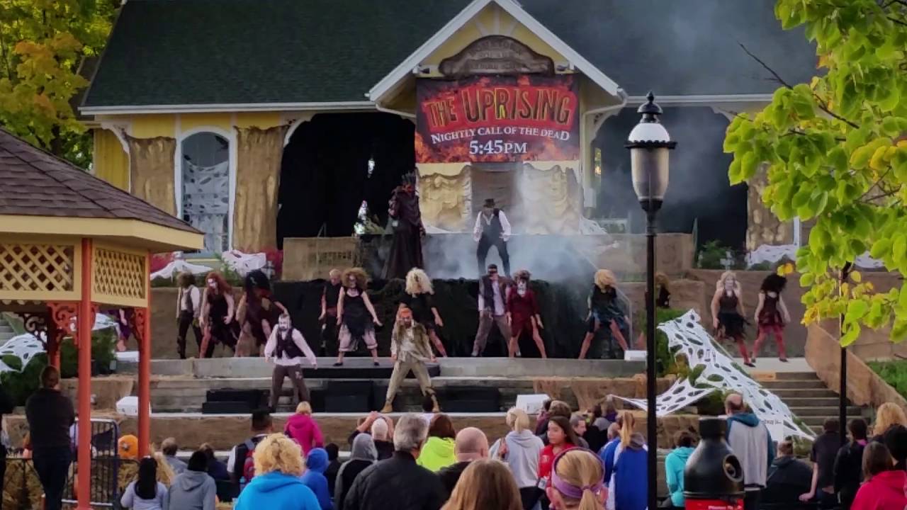 Fright Fest Uprising and Parade 2016 (Six Flags Great America)parade starts 13:17