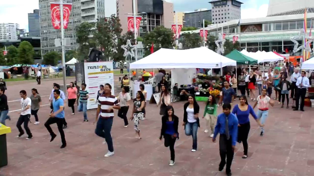 Kolaveri song - flash mob in Auckland