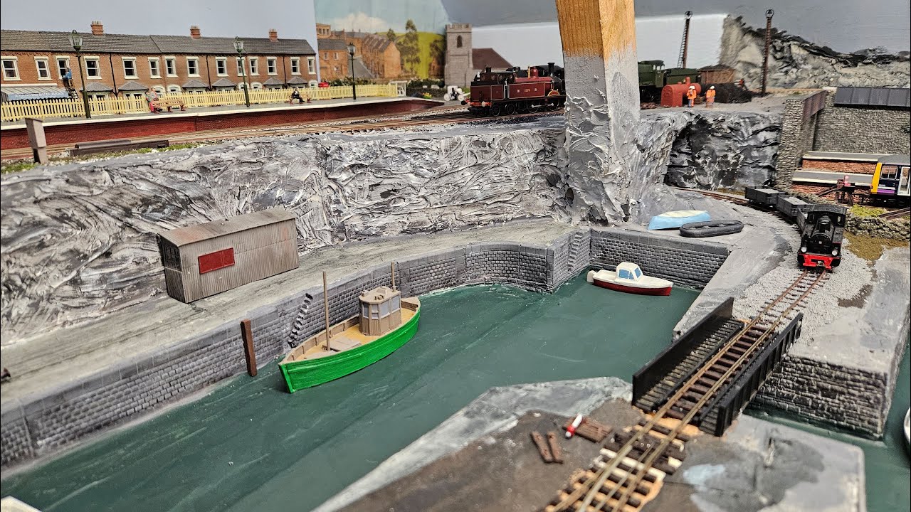 00 & 009 Gauge Loft Model Railway Part 28 - The Harbour Scene