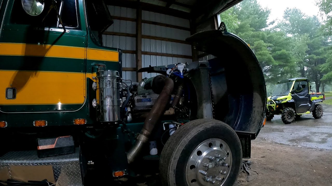 Project Mossybroke - 1980 Peterbilt 359 gets a boost gauge and a ride to the car show.