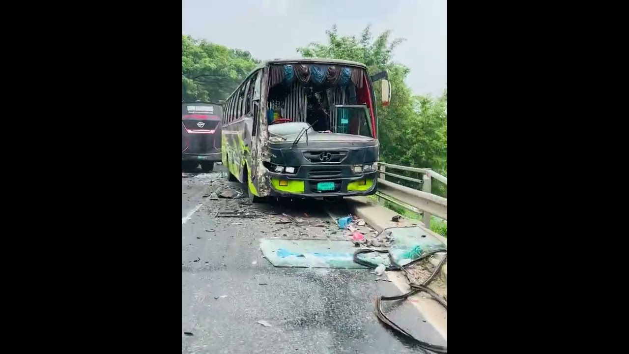 accident #foryou #automobile #ytshorts #rider #bikelover #bikeride #busaccident #dhaka #haiway