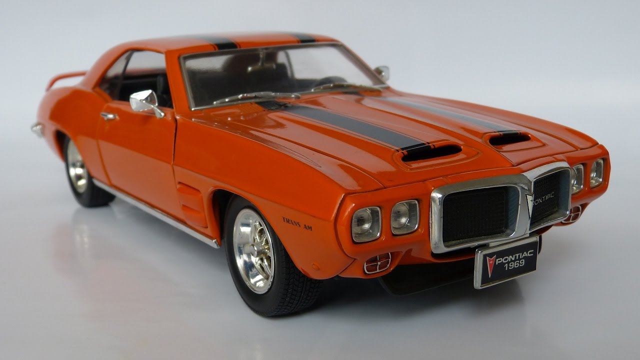 1:18 Road Signature 1969 Pontiac Firebird Trans-Am