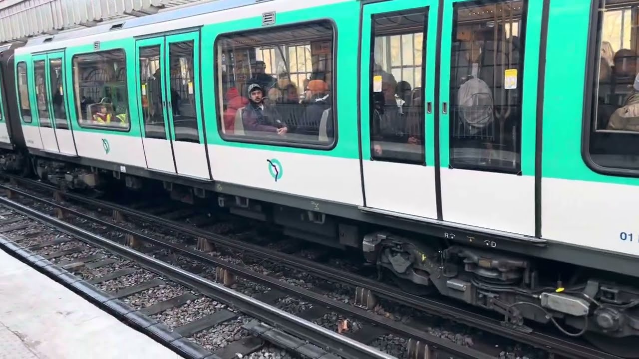 Mon voyage à Paris, épisode 6 jours 4 des métros sur les lignes 2/7/4 etc.