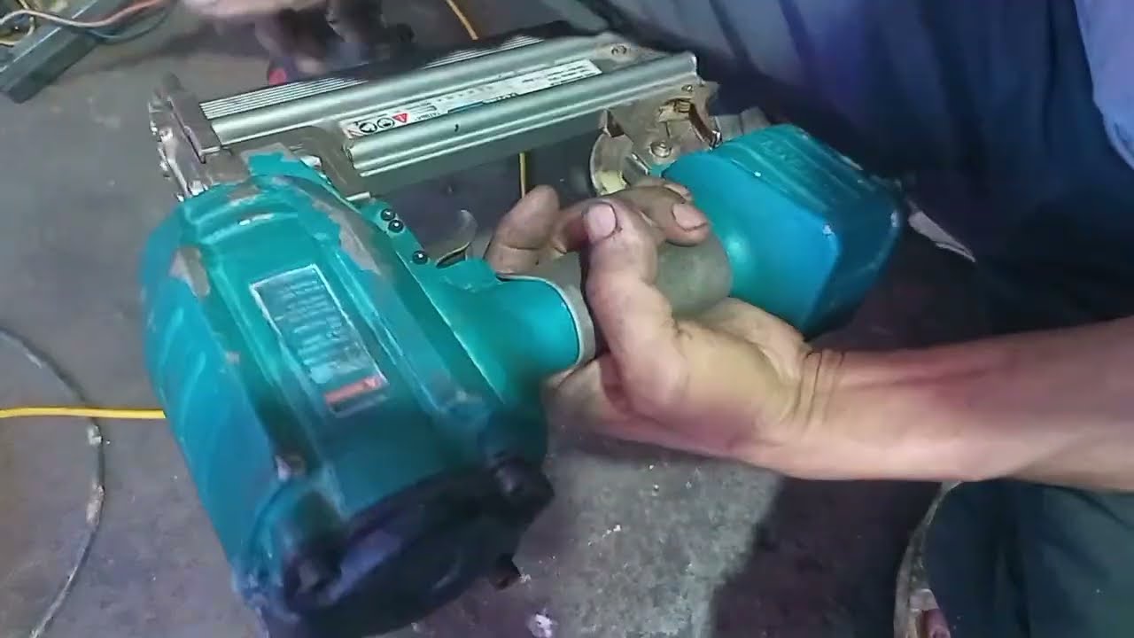 Sửa súng bắn đinh st64. Lưỡi gà lên được. Không xuống được. Không trở về được