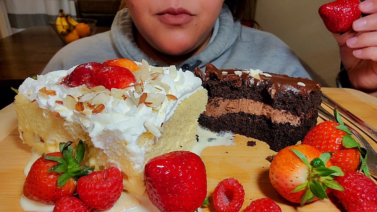 ASMR EATING SOUNDS TRES LECHE CAKE ASMR CHOCOLATE FUDGE CAKE ASMR AND FRESH FRUIT ASMR