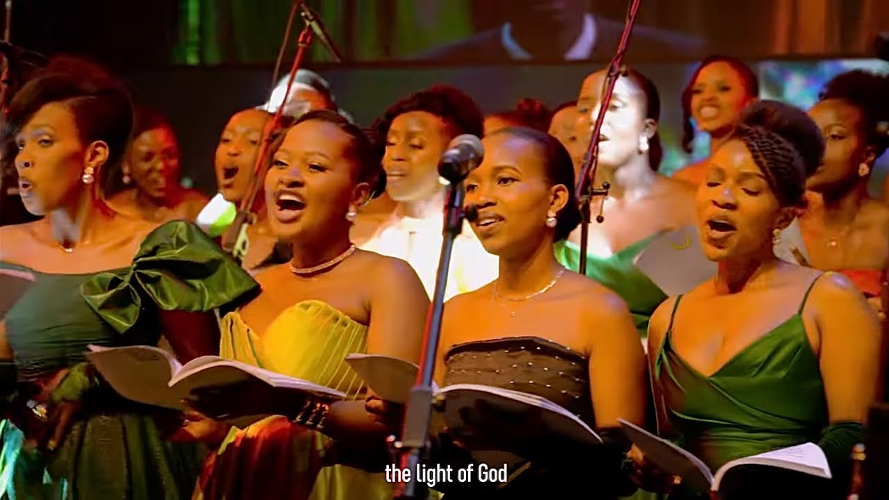Siyahamb' ekukhanyen' kwenkhoś'(We Are Marching in the Light of God) | Choeur International Kigali