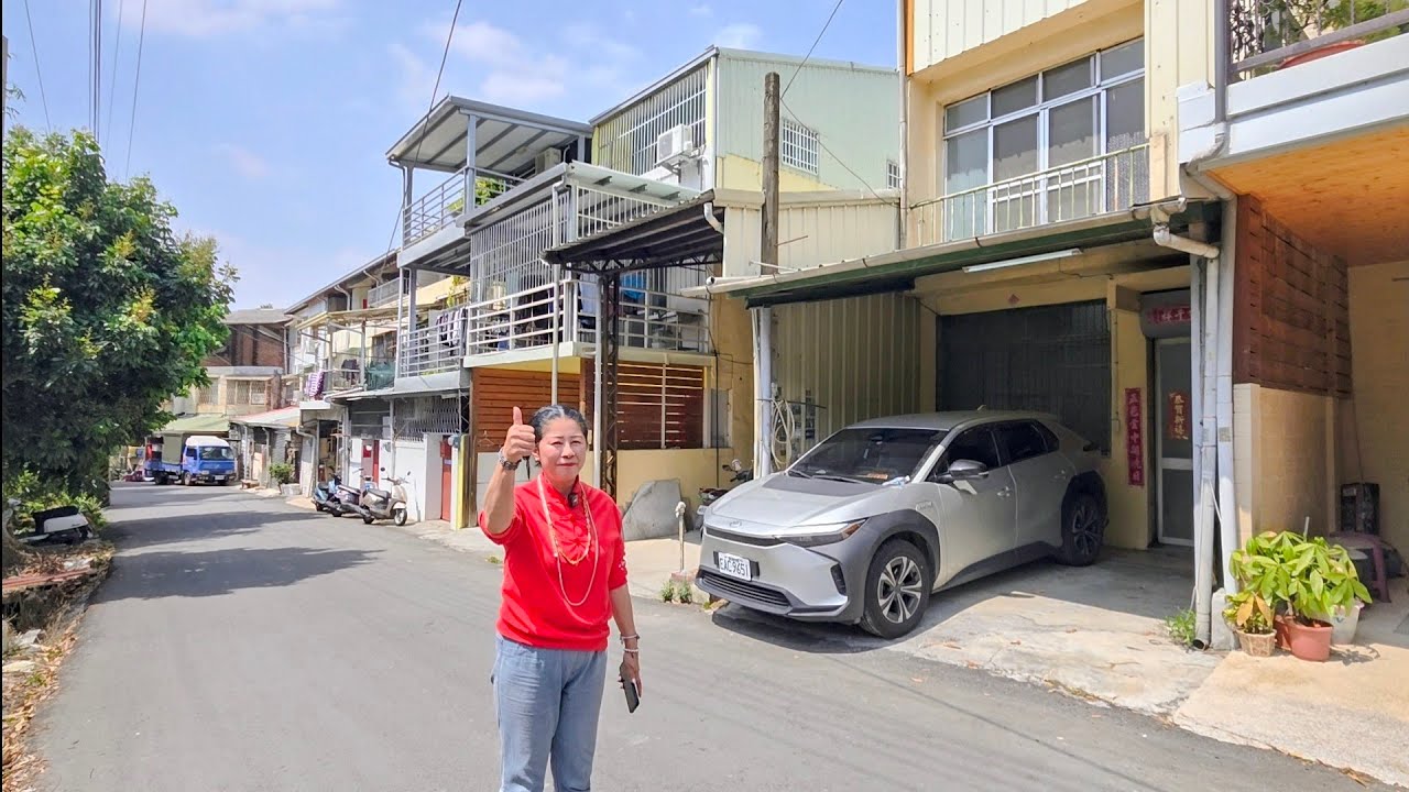 878萬買帝王朝向台中新市政43大地坪6米大面寬前庭車庫可孝親房可後花園可空中花園（近潭子區公所警察總局）慈濟醫院快速74號（潭子百年老廟潭水亭熱鬧早市）新興國小大明高中0977188512傅晏棠房地