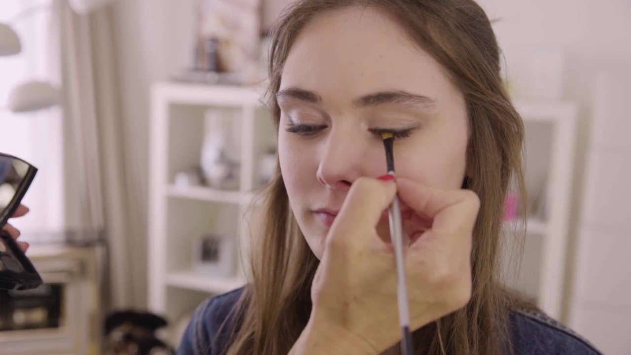 Comment poser correctement un liner et un rouge à lèvre .