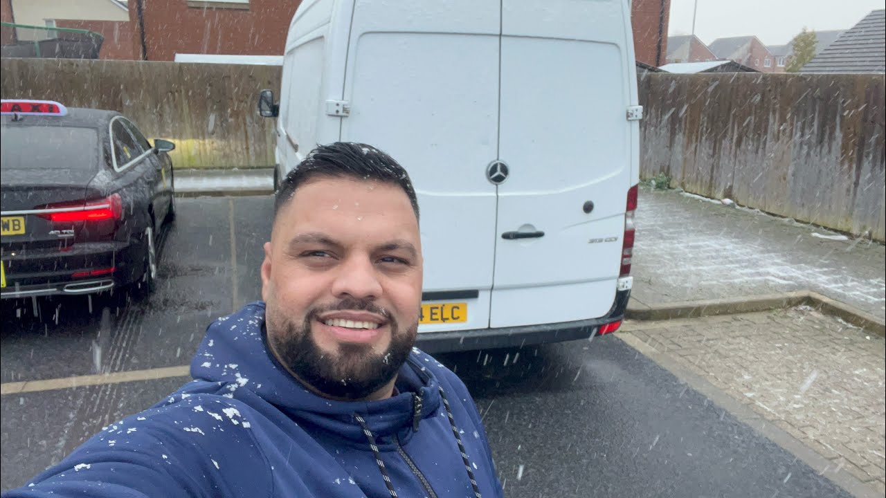 Snow ❄️ Hits England As Temperatures  Drop