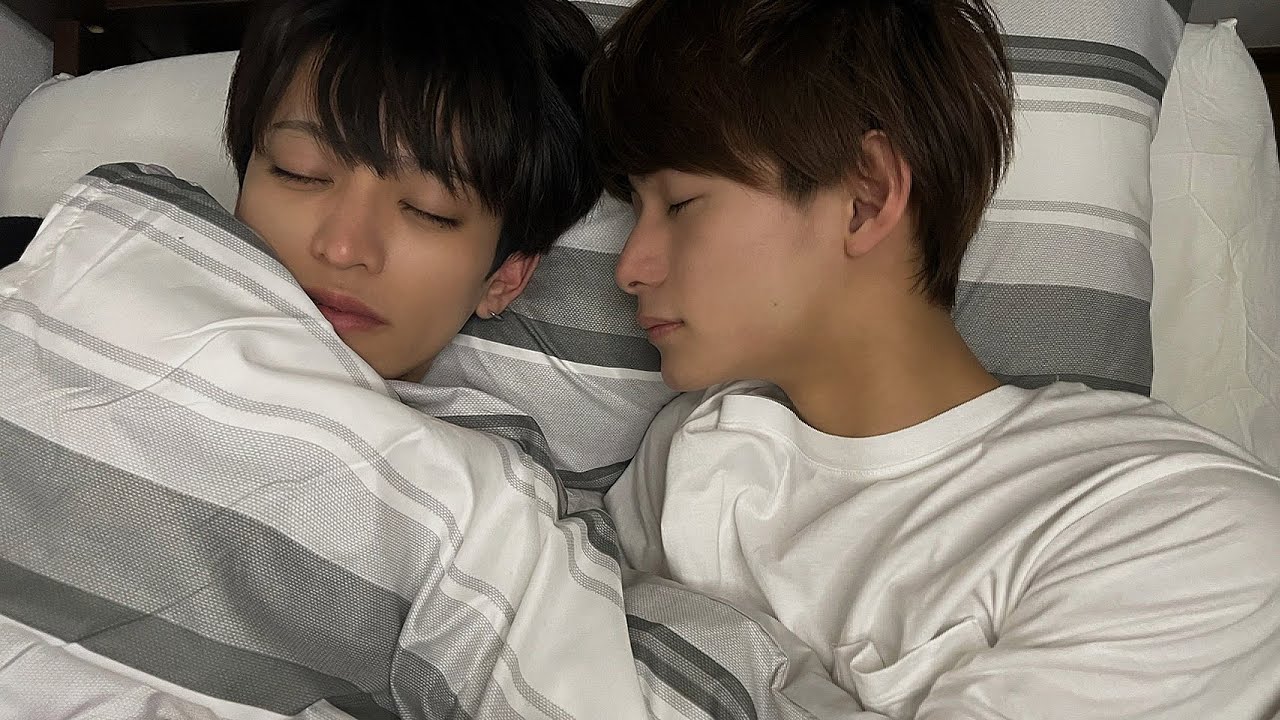 寝てる相方の横で急に添い寝してみたら…