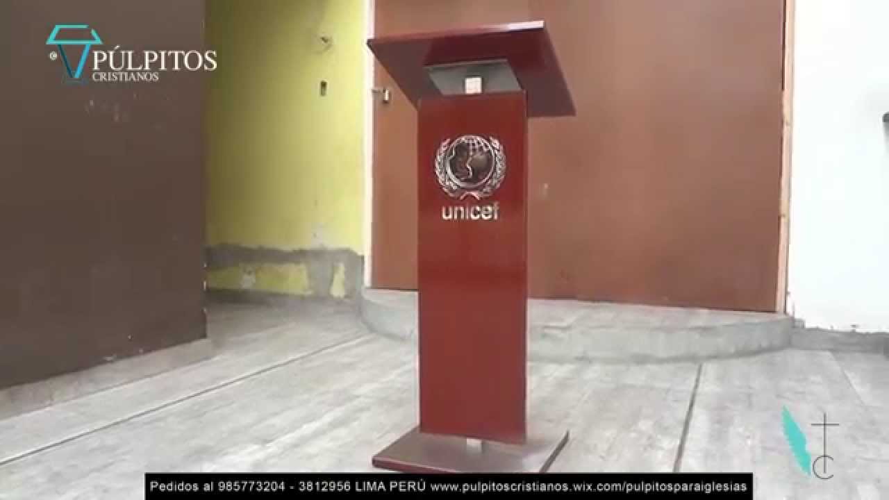 púlpito moderno de acero y madera unicef