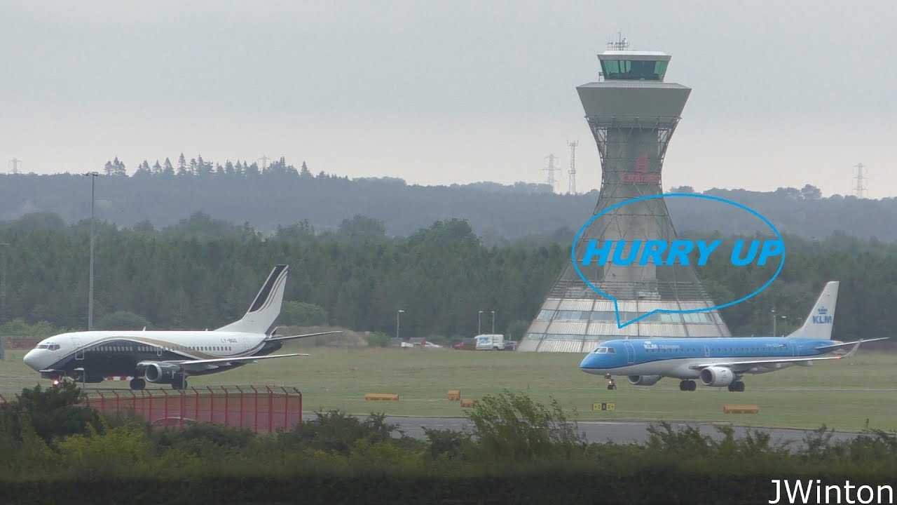 KLM E190 CHASES KlasJet 737-300 after landing at Newcastle Airport