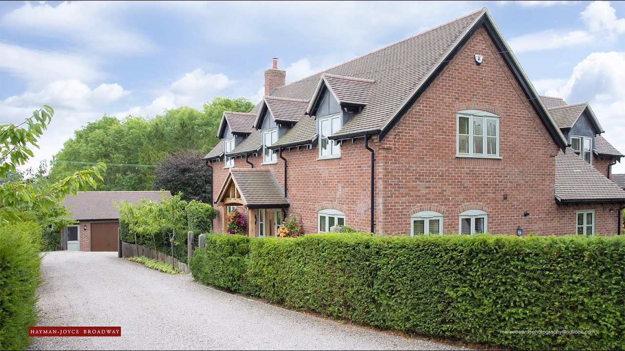 Hayman Joyce Broadway - Charming Property  DREAM HOMES by IDP FILM / PORTFOLIO Broadway Property