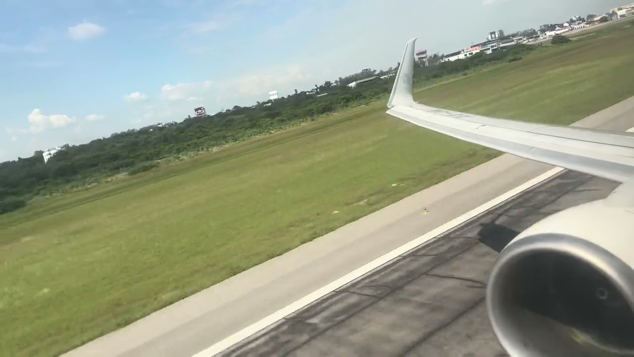 Aeromexico 737-800 (XA-AMJ) rocketing out of Tampico to Mexico City
