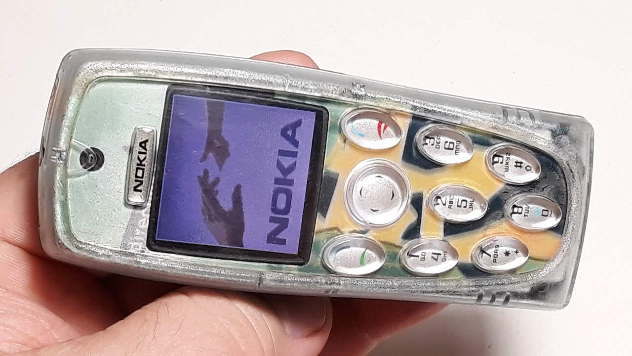 Nokia 3200 - это обновление модели Nokia 3100. Ретро телефон 2004 года. Модель со сменными панелями