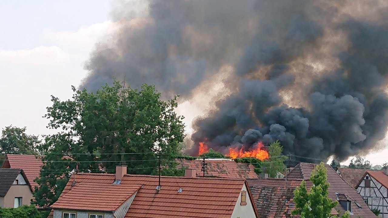 [GROSSBRAND: 6 SCHEUNEN IN VOLLBRAND] FEUERWEHR im GROSSEINSATZ | LÖSCHARBEITEN in GRABEN-NEUDORF