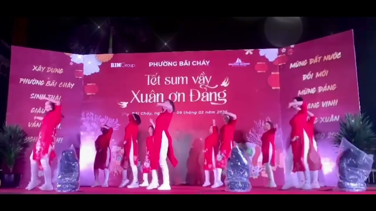 Tết đang sang do Câu lạc bộ Đam Mê biểu diễn 