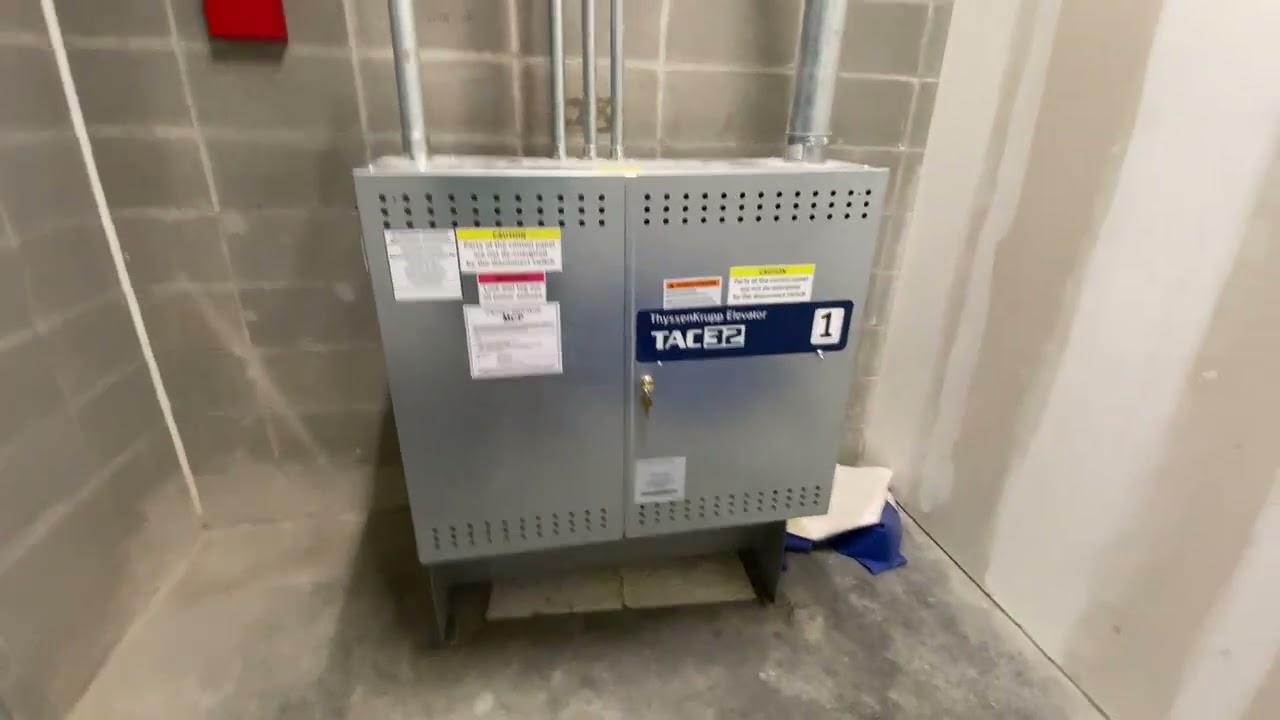 ThyssenKrupp TAC 32 machine room