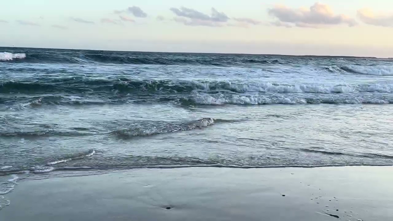 Waves rolling in, worries rolling out. #followforfollowback #waves #calming #beach #peacefulwaves 