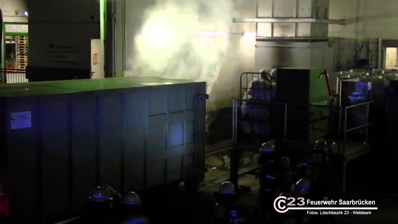 LB 23 | Einsatzdokumentation - Brand M&uuml;llpresscontainer - 04.08.2015