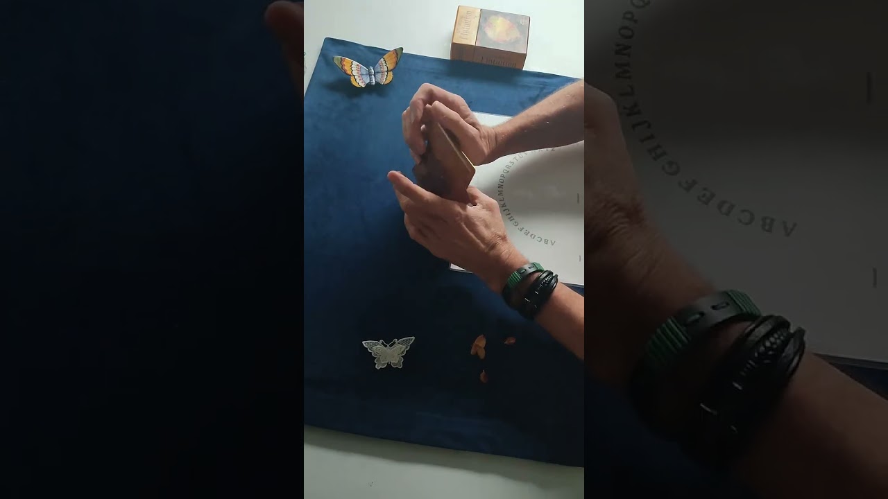 26/01 Un masculin qui se libère de ses conditionnements pour saisir une porte qui s'ouvre à lui. 🙏🕊️