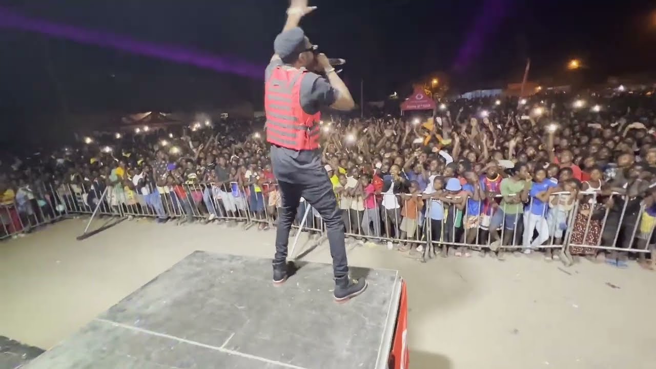 Az khinera - Performance Dia da Cidade de Pemba (Show ao vivo com Banda)(1)
