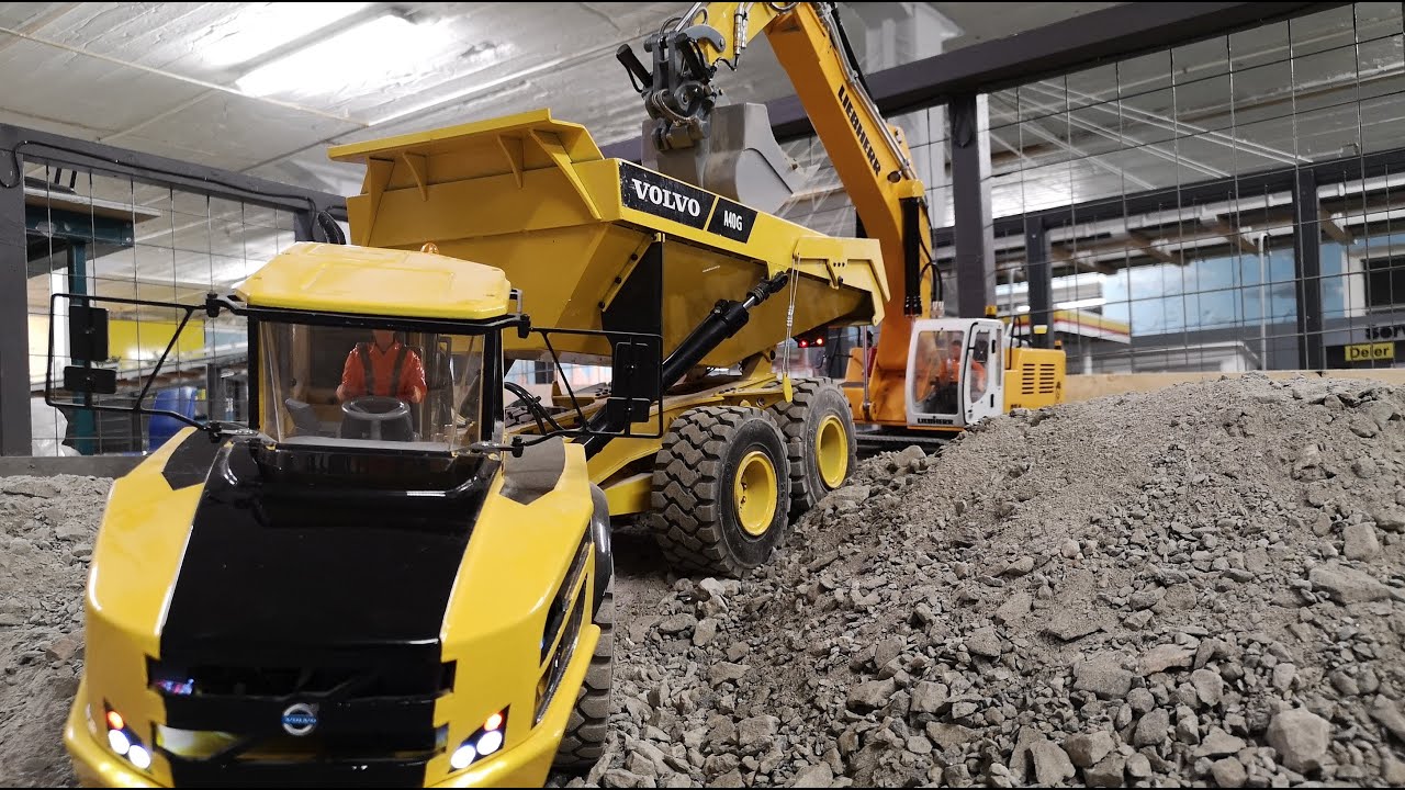 RC Dump truck Volvo A40G 6x6 ADT & Liebherr 954 RC Excavator (4k)