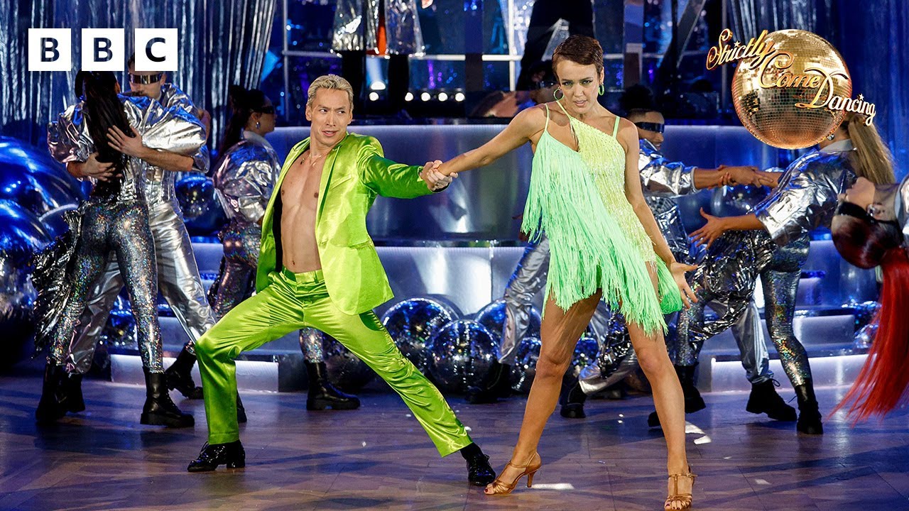 ICONIC Pet Shop Boys dance opens Strictly Blackpool Week 🤩 - BBC