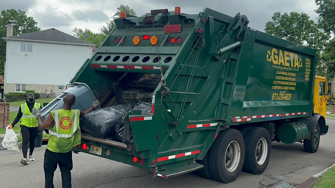 Super Loud Roaring Gaeta Mack MR Heil PowerTrak Rear Loader Garbage Truck Video