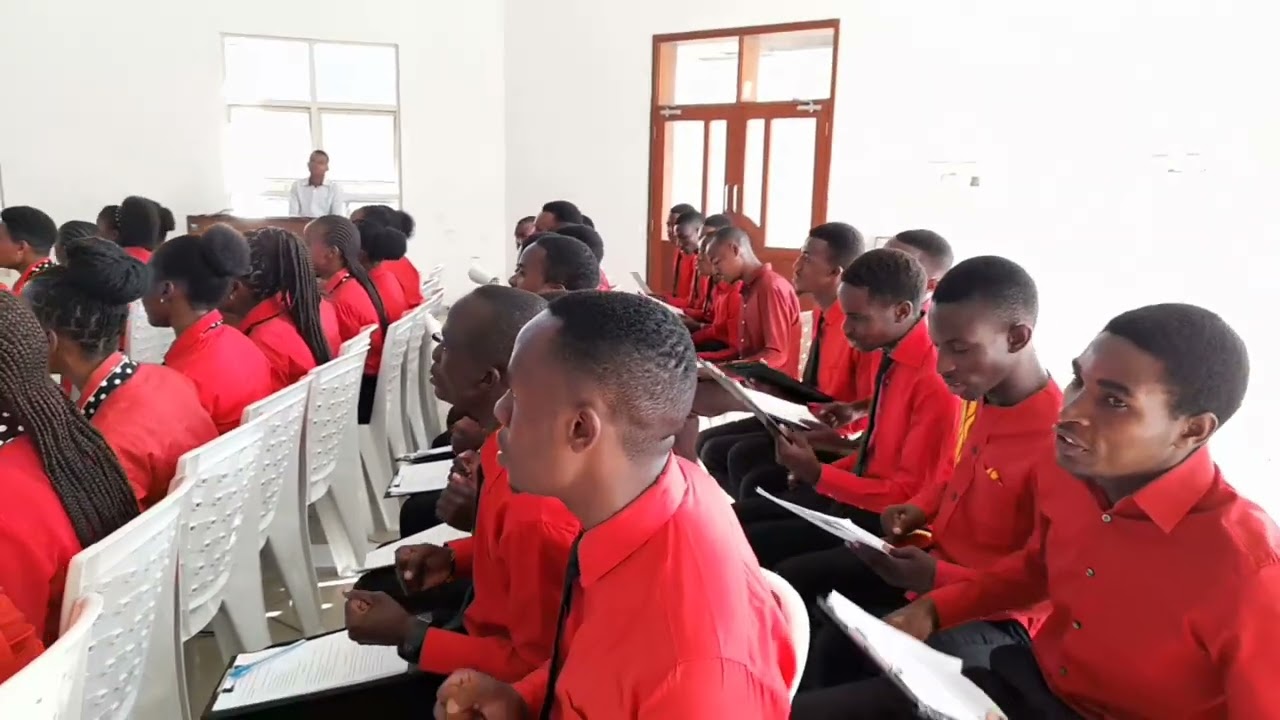 WAIPELEKA ROHO YAKO EE BWANA-KWAYA YA MT SECILIA UDOM