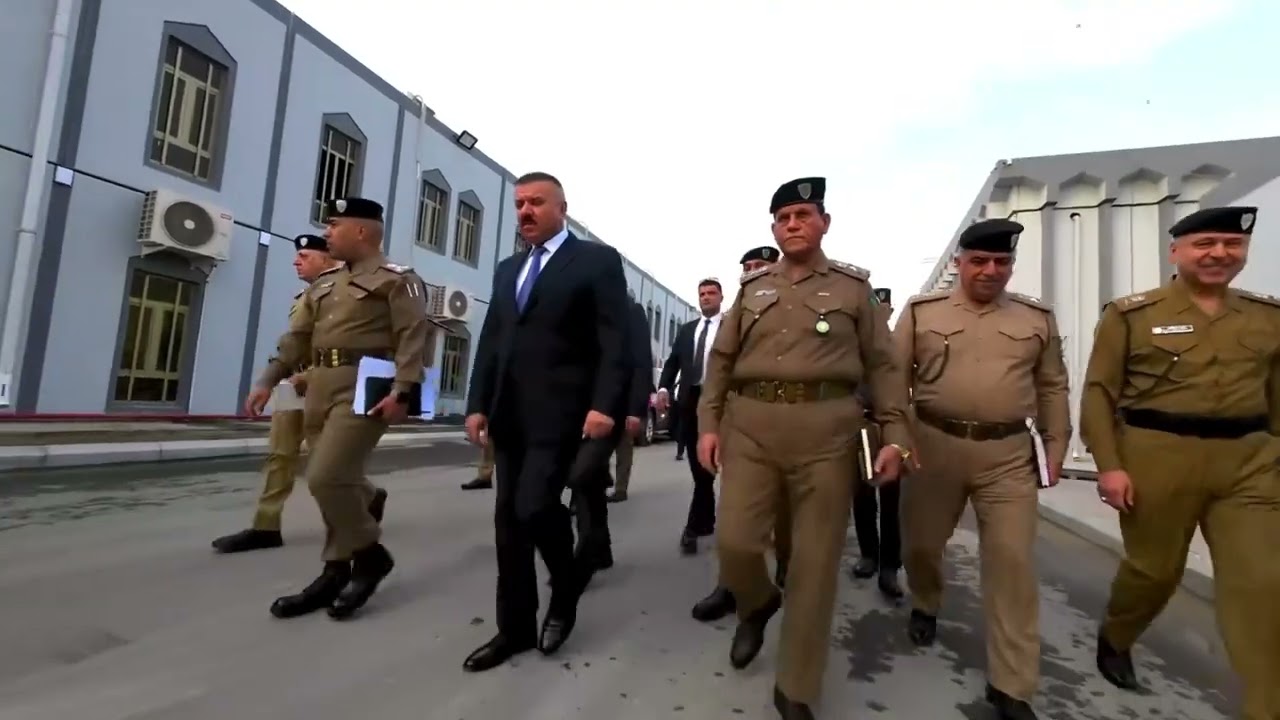 جانب من الزيارة التي أجراها وزير الداخلية السيد عبد الأمير الشمري إلى مركز تدريب بغداد للإطلاع