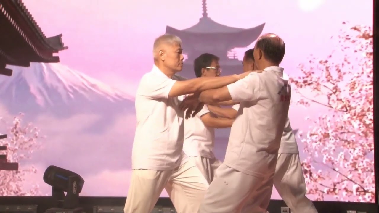 马来西亚黄氏太极学会五十周年会庆 12/8/2023 定步及活步和推  -  丹南芙蓉根地咬澳洲中国演出