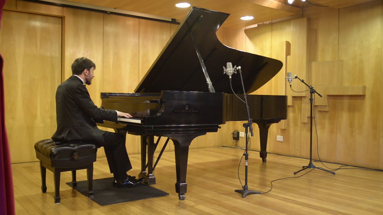 Ravel Miroirs IV Alborada del gracioso. Philipp Scheucher, piano