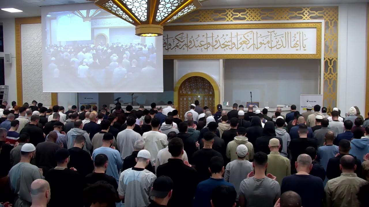 بث مباشر لصلاتي العشاء والتراويح من الوقف 

Livesändning av Isha- och Tarawihbönen från Wakf
