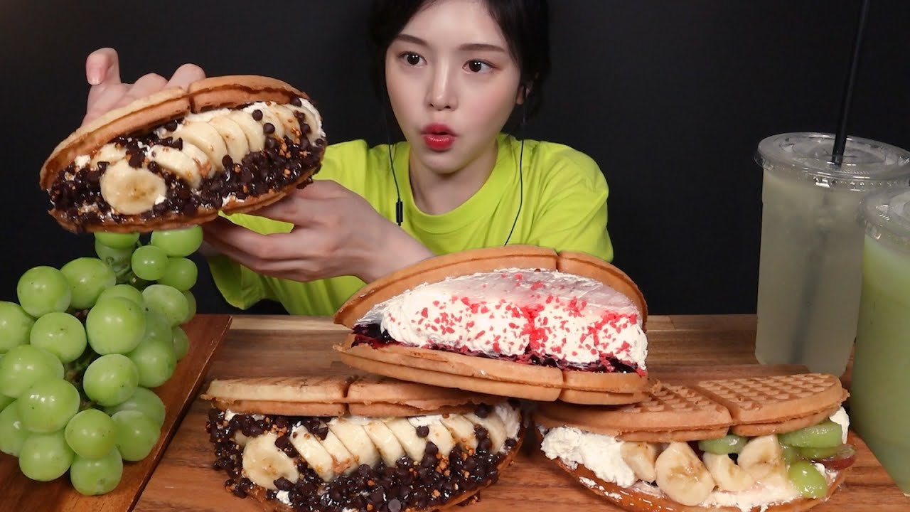 SUB)생크림 가득 과일와플 먹방!🧇🍌🍇 초코칩와플에 샤인머스캣까지 디저트 리얼사운드 Fruit Waffles & Shine Muscat Mukbang Asmr
