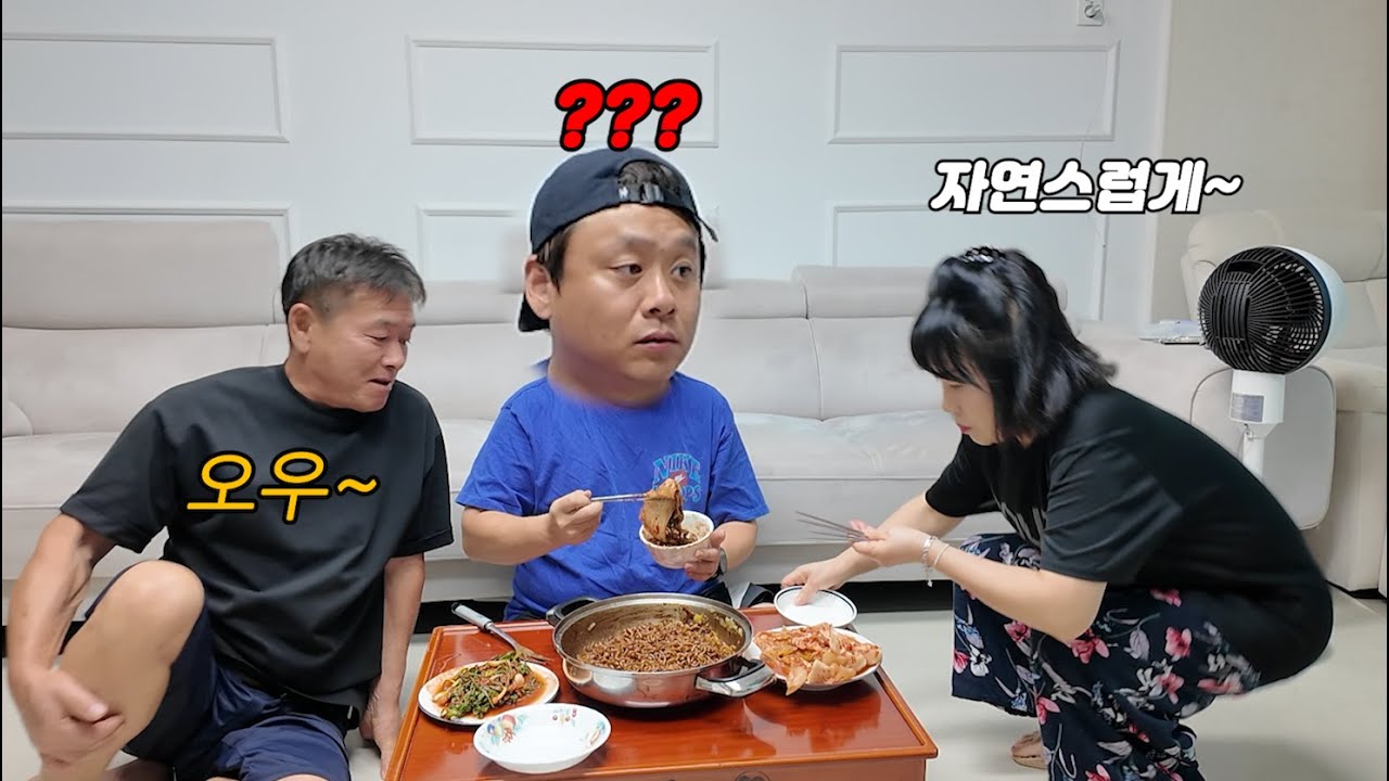 배부른 엄마 아빠 아들이 끓인 짜파게티 앞에서 무너지다.