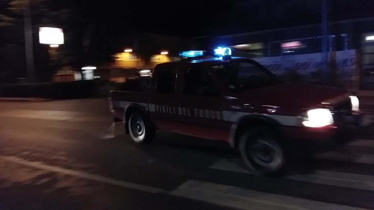 [RARE] Partenza Defender 90 + idrovora e Ford Ranger AIB vigili del fuoco Pesaro