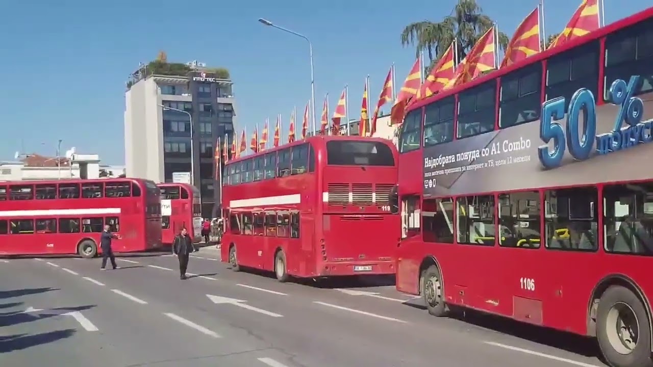 Протест на ЈСП Скопје, градските автобуси се паркираа пред Влада