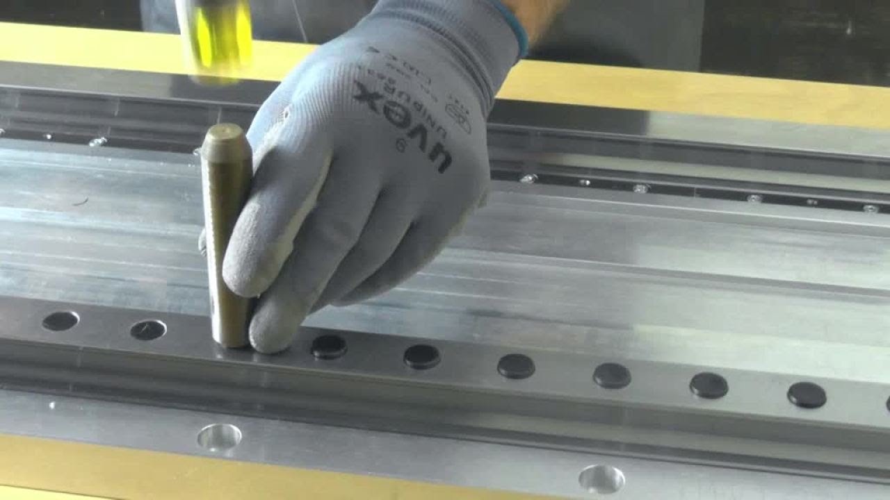 [EN] Bosch Rexroth: Linear Guides - Mounting plastic caps (How-To)