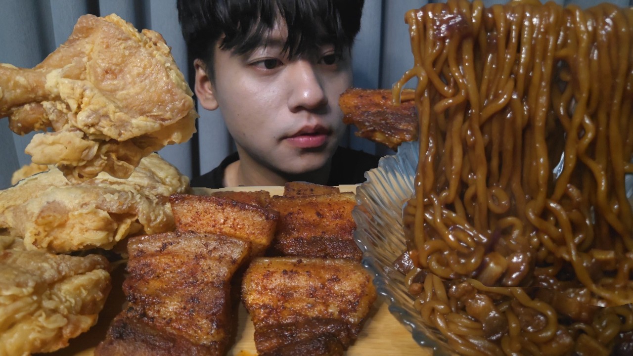 Fatty Spicy Pork Belly with Jjajangmyeon (짜장면) and Crispy Fried Chicken Mukbang ASMR