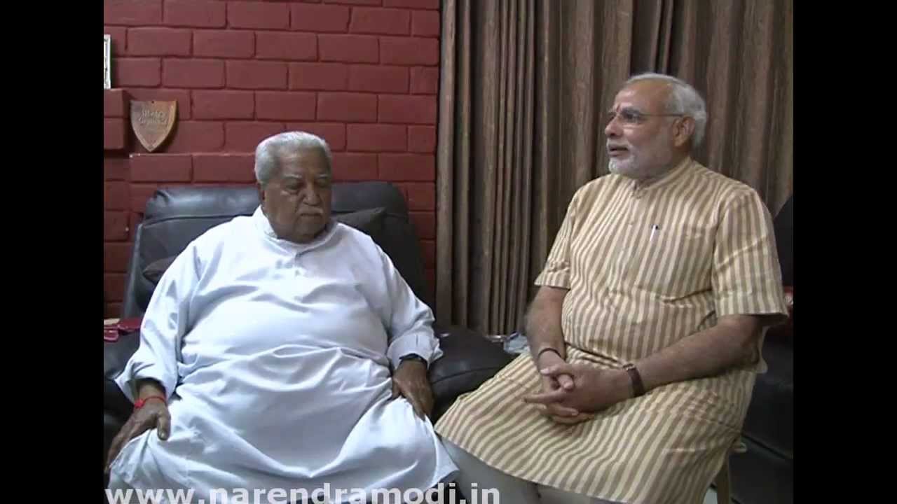 Shri Narendra Modi meeting former Gujarat CM Keshubhai Patel after results of 2012 Gujarat Elections