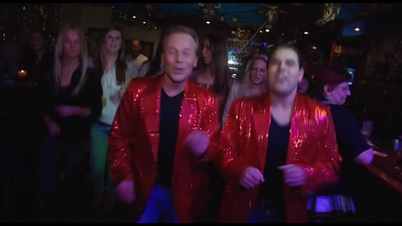 DJ Menno ft. Dennis Jones - Doe Een Stapje Naar Voren (Officiële videoclip)