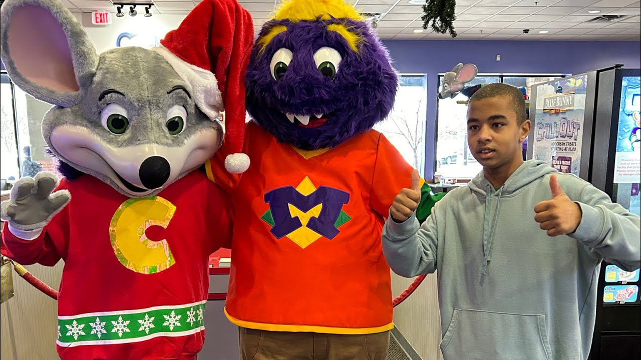 Yuletide Slide New Year’s Eve 2023 with Chuck E Cheese and Munch Princeton NJ #chuckecheese