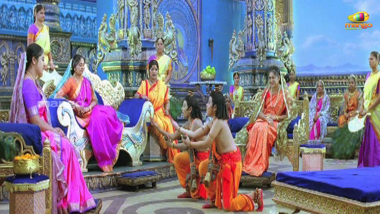 Sri Rama Rajyam movie scenes - Lava Kusa singing to Kaushalya - Bala Krishna, Nayantara