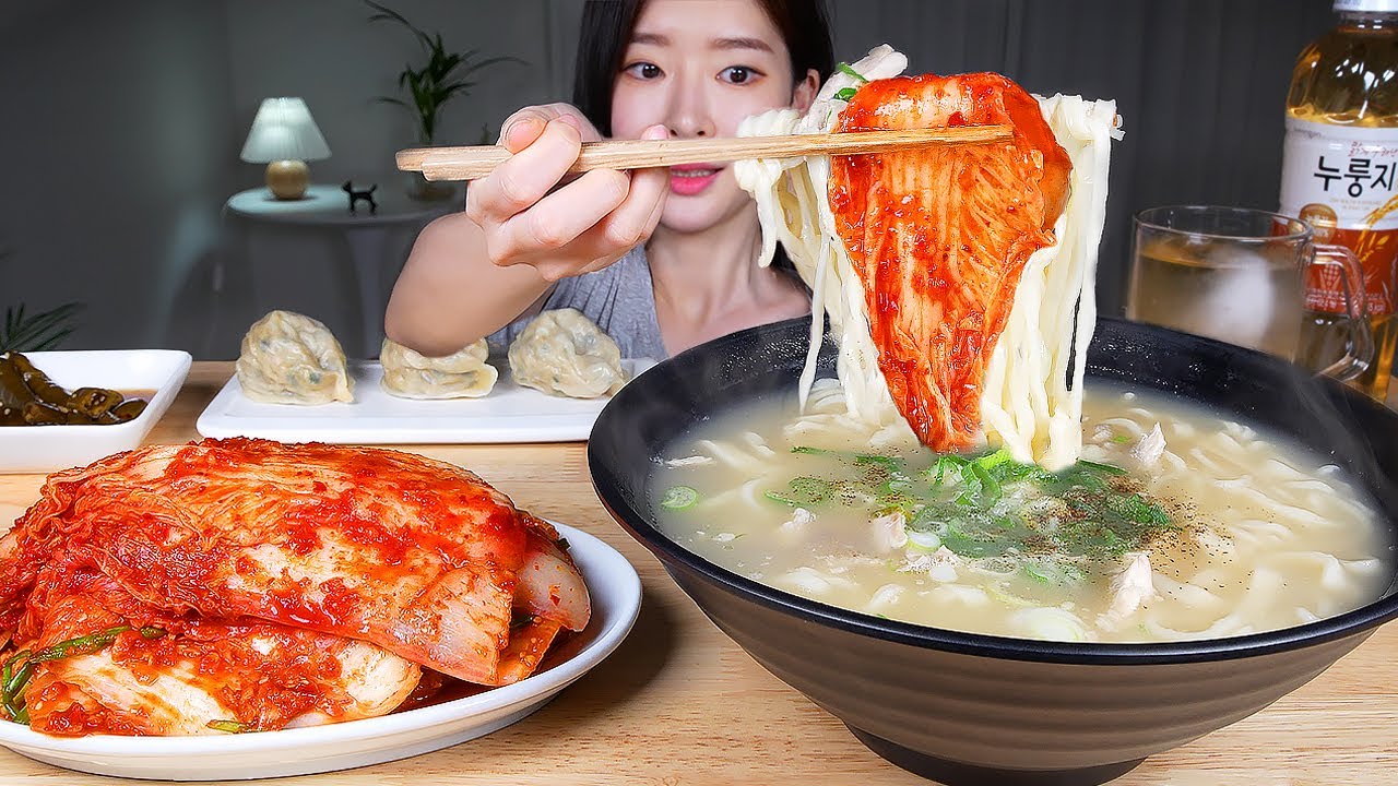 ASMR MUKBANG | ❤️‍🔥 Любимый куриный суп с лапшой (Дак Калгуксу) и острые кимчи и пельмени