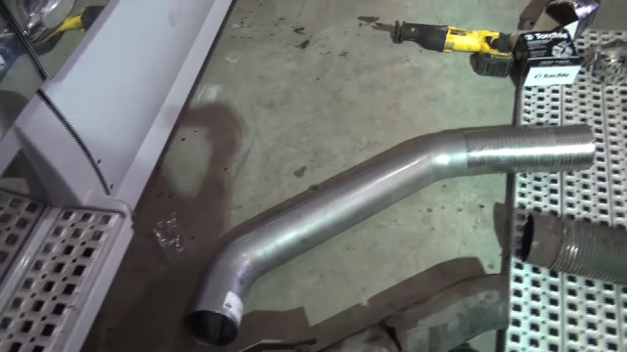 Fixing exhaust pipe and a few other small problems volvo vnl